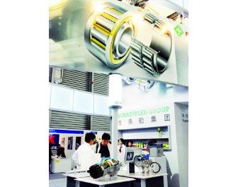 舍弗勒是一家來自德國(guó)的企業(yè)，1995年入華，在車輛動(dòng)力系統(tǒng)方面擁有多項(xiàng)專業(yè)技術(shù)。